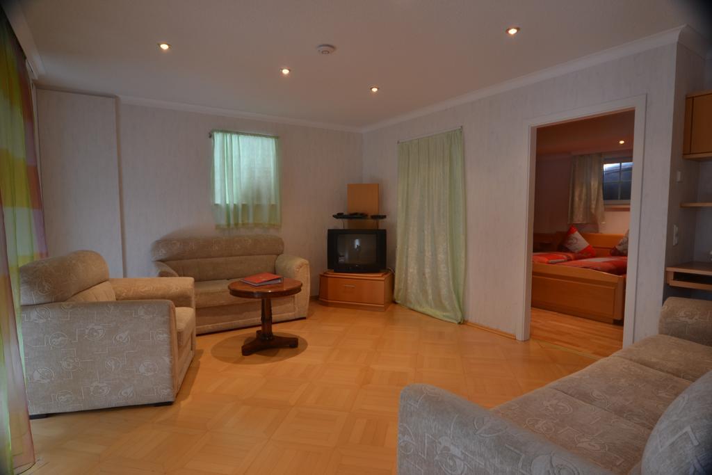 שלוכזי Schwarwald Apartment מראה חיצוני תמונה